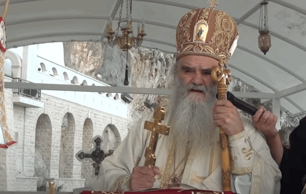 Amfilohije otkrio: Milove antiterorističke jedinice naoružane do zuba pretile <span style='color:red;'><b>monahinja</b></span>ma u Ulcinju
